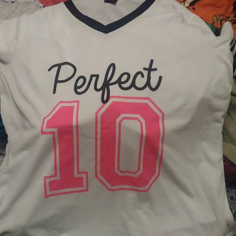 SOFT T SHIRT WITH PERFECT 10 ON FRONT